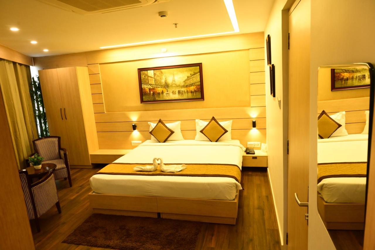Hotel Silkhouse Premier Danapur Luaran gambar