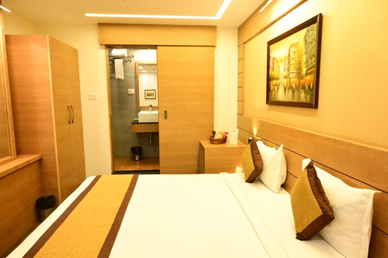 Hotel Silkhouse Premier Danapur Luaran gambar