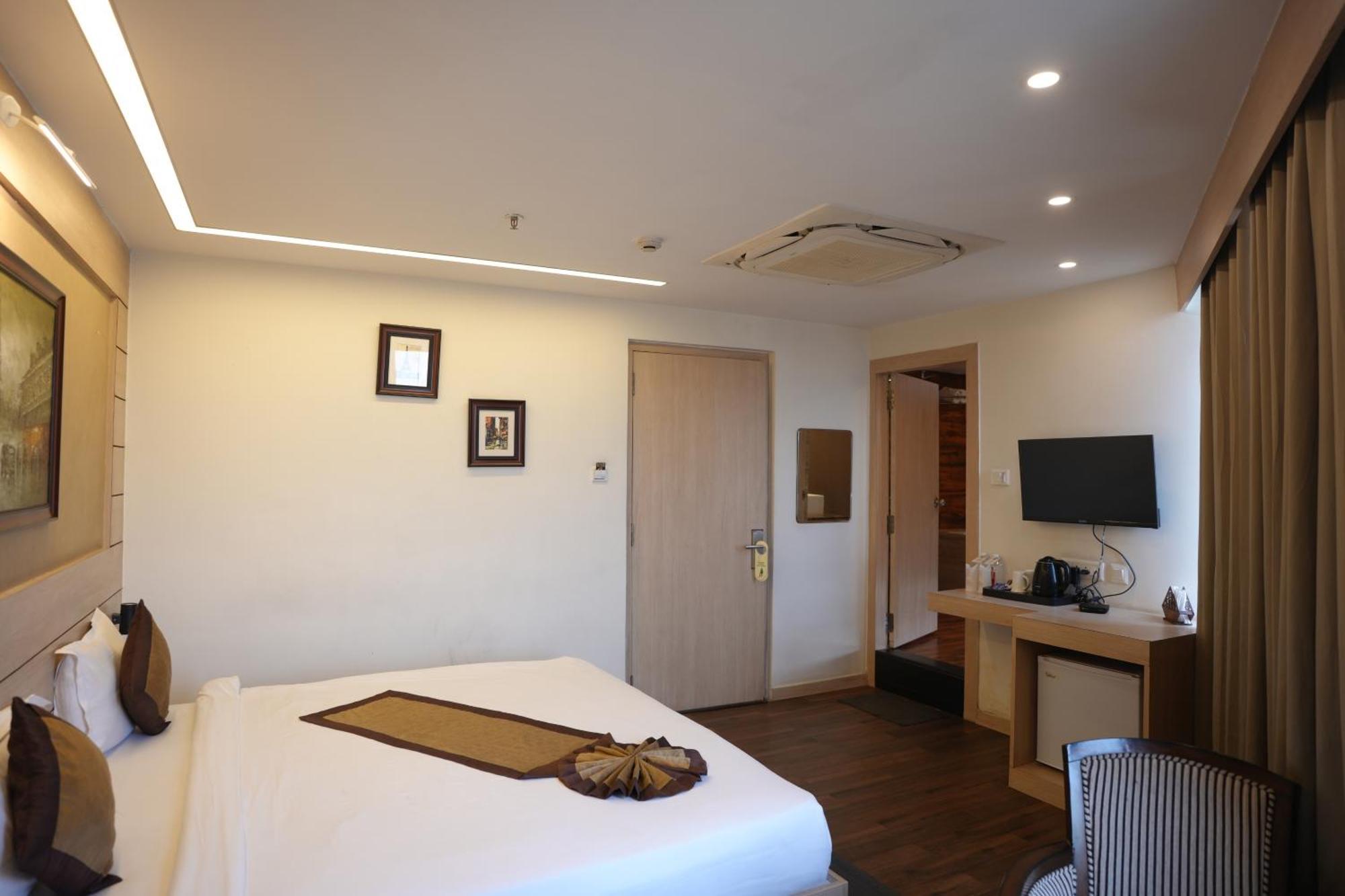 Hotel Silkhouse Premier Danapur Luaran gambar