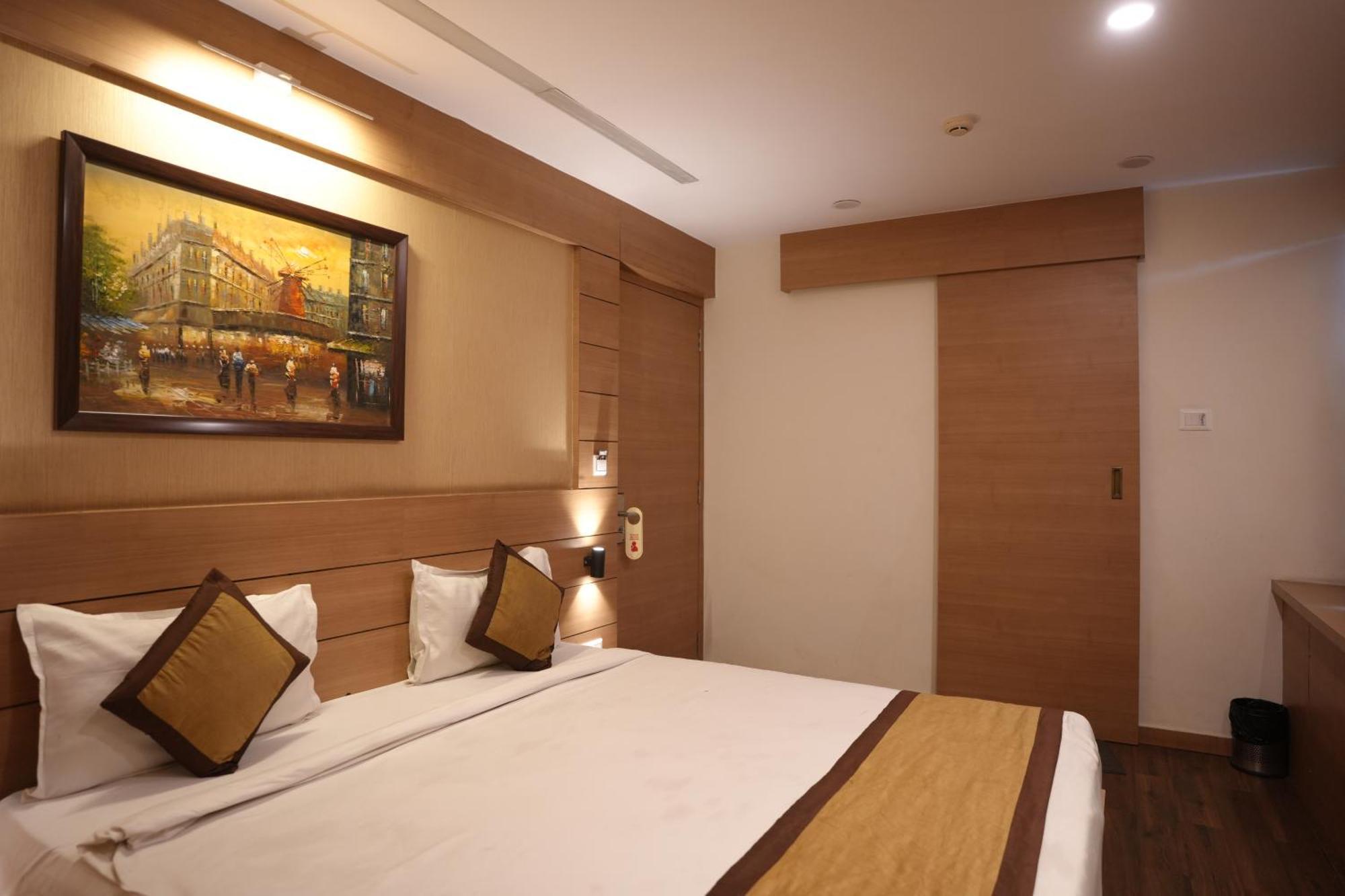 Hotel Silkhouse Premier Danapur Luaran gambar