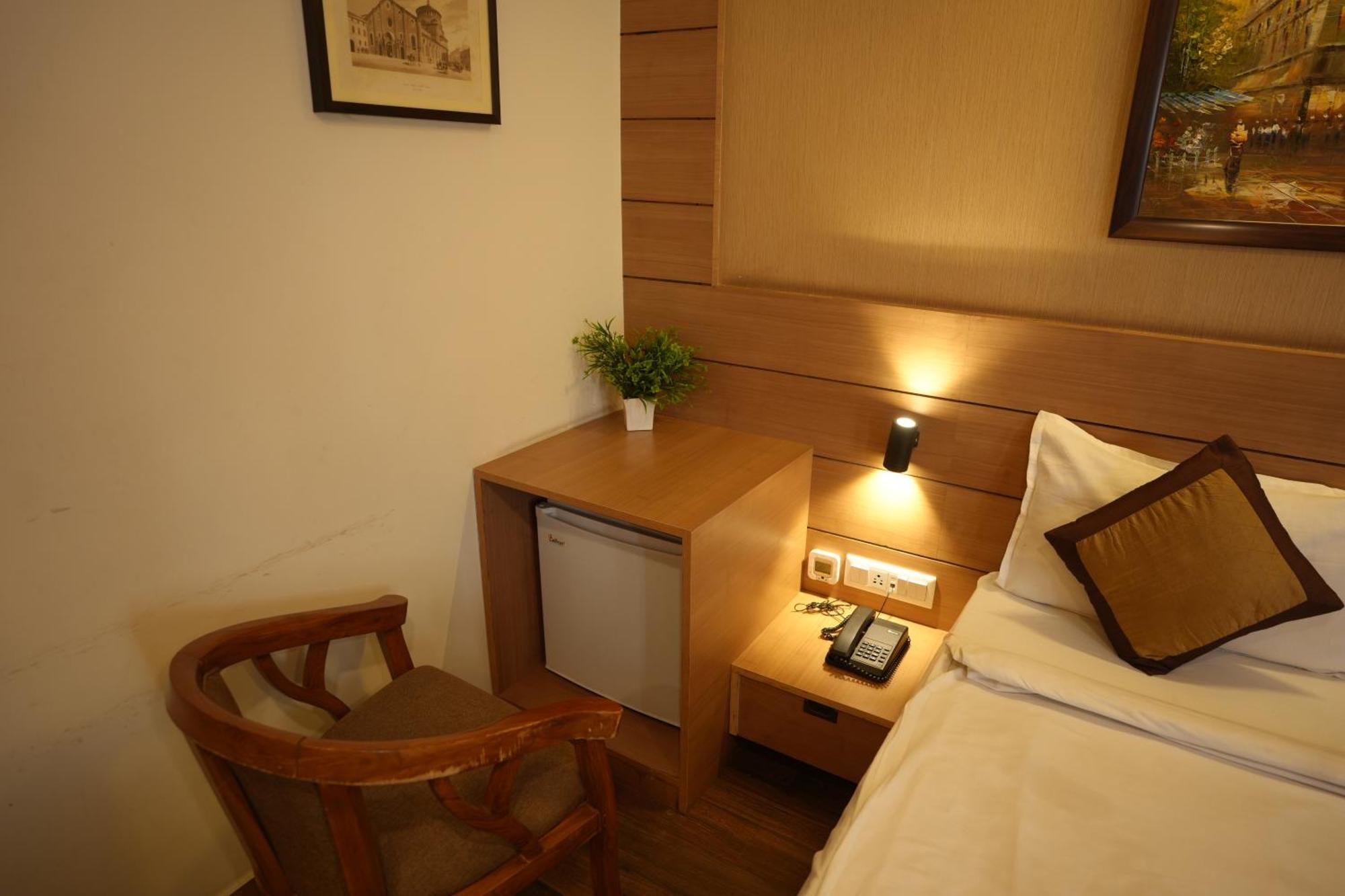 Hotel Silkhouse Premier Danapur Luaran gambar