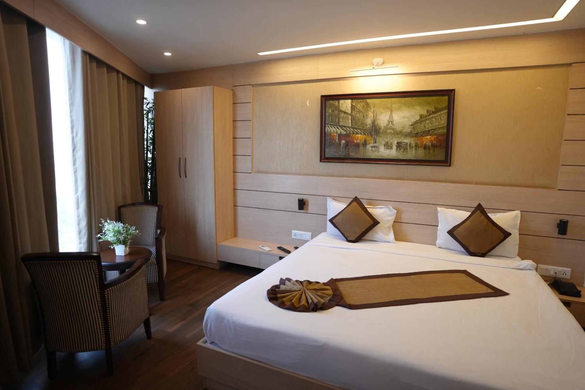 Hotel Silkhouse Premier Danapur Luaran gambar