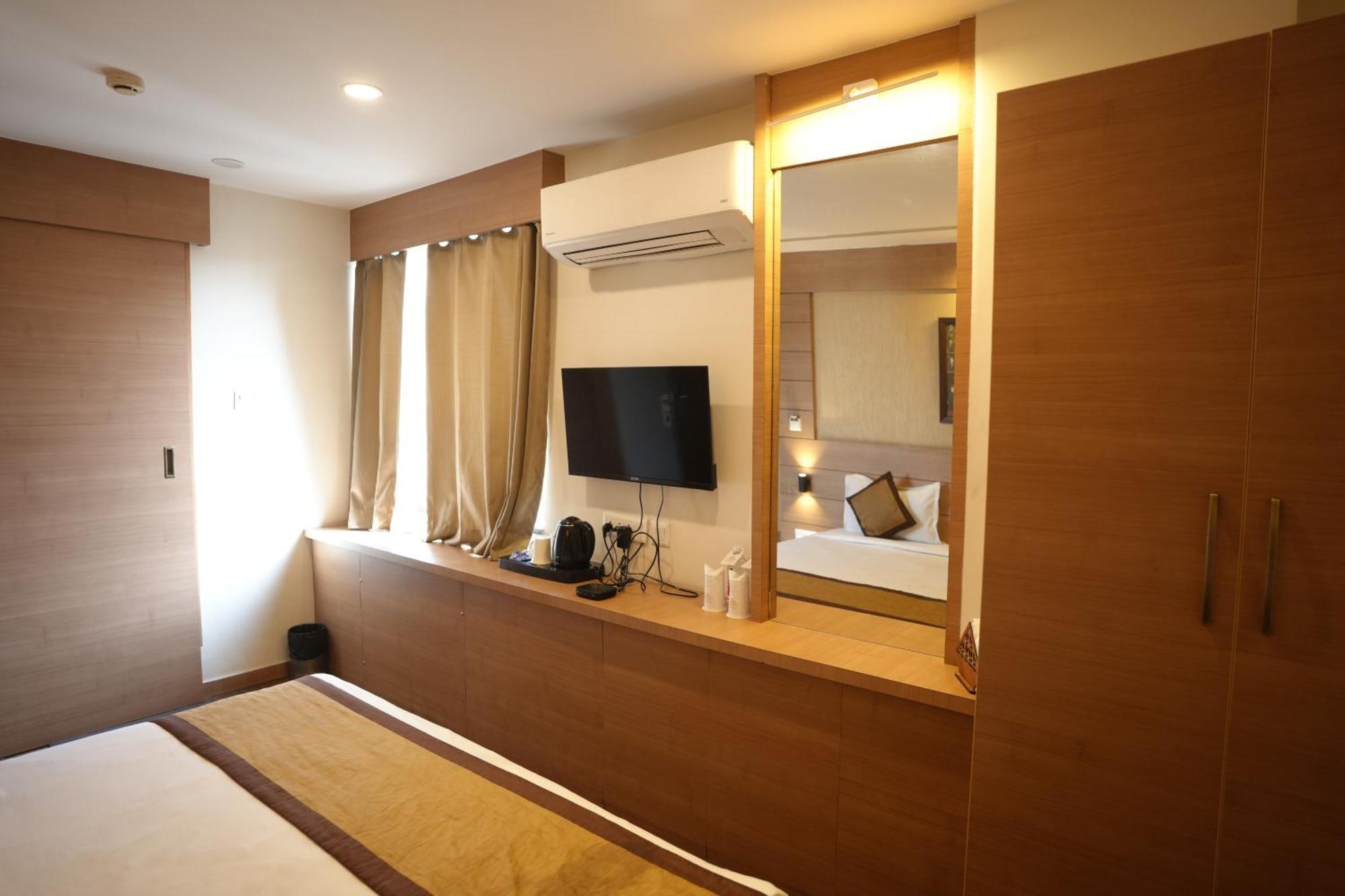 Hotel Silkhouse Premier Danapur Luaran gambar
