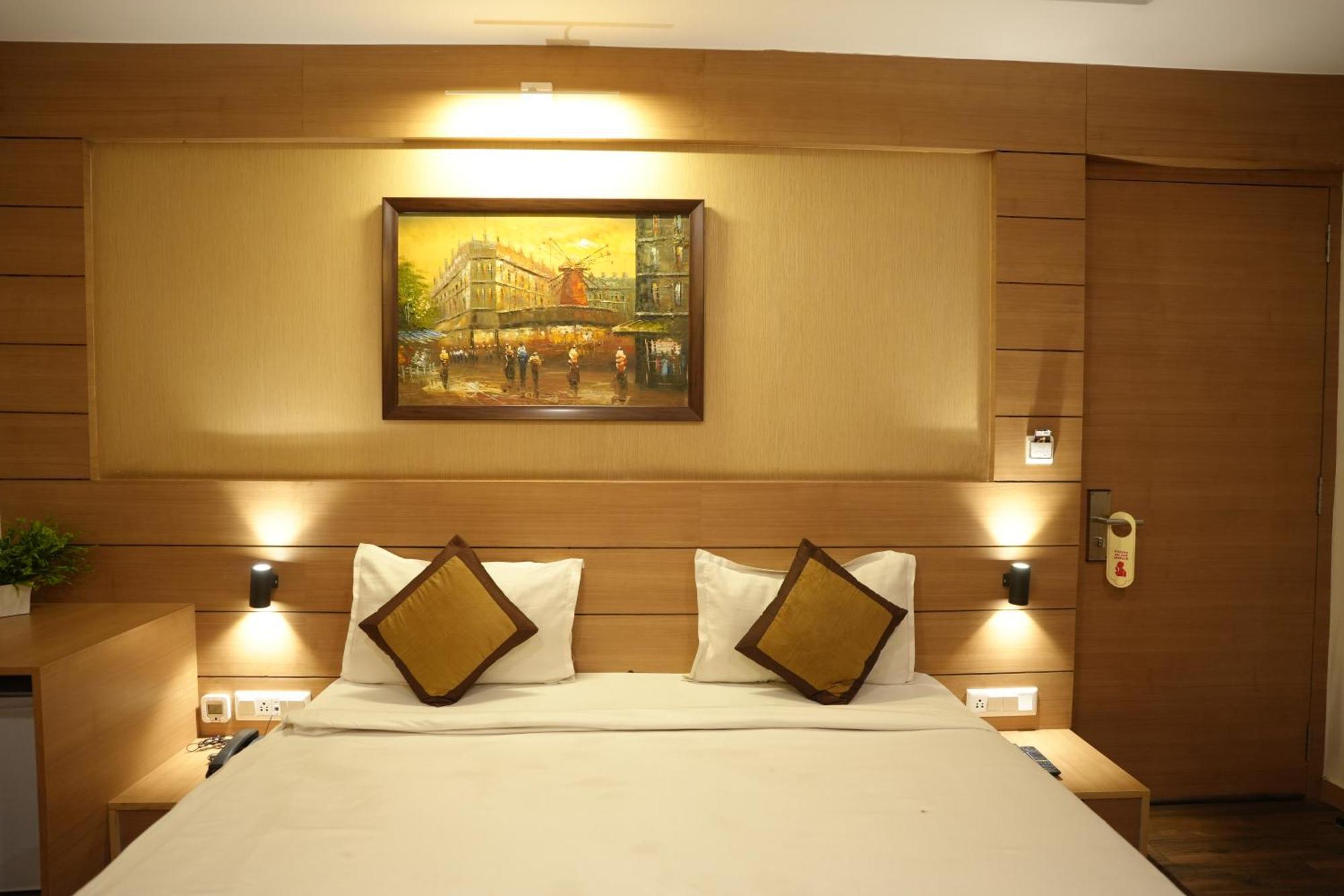 Hotel Silkhouse Premier Danapur Luaran gambar