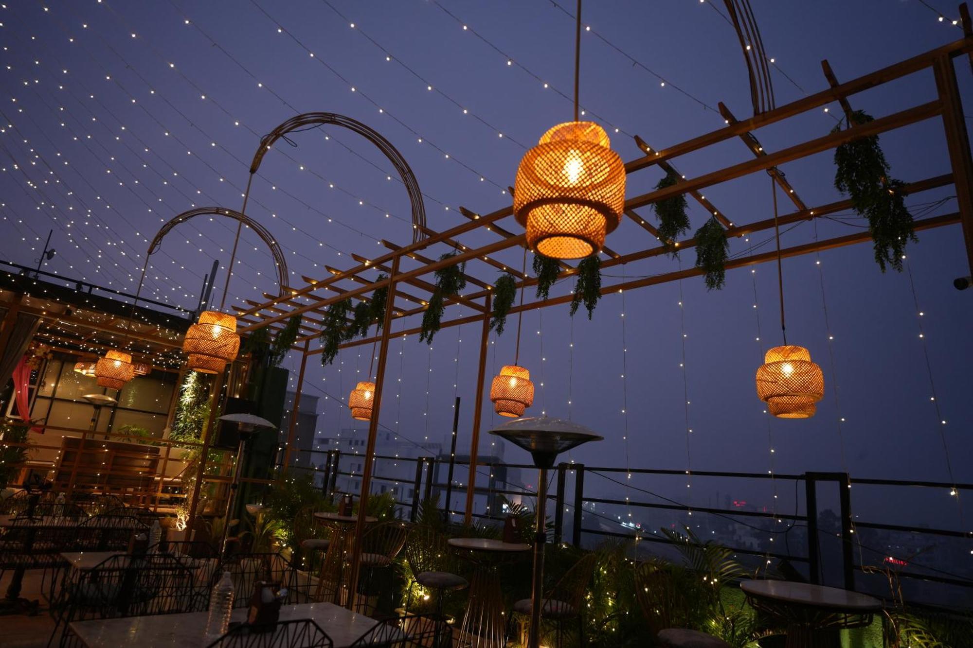 Hotel Silkhouse Premier Danapur Luaran gambar
