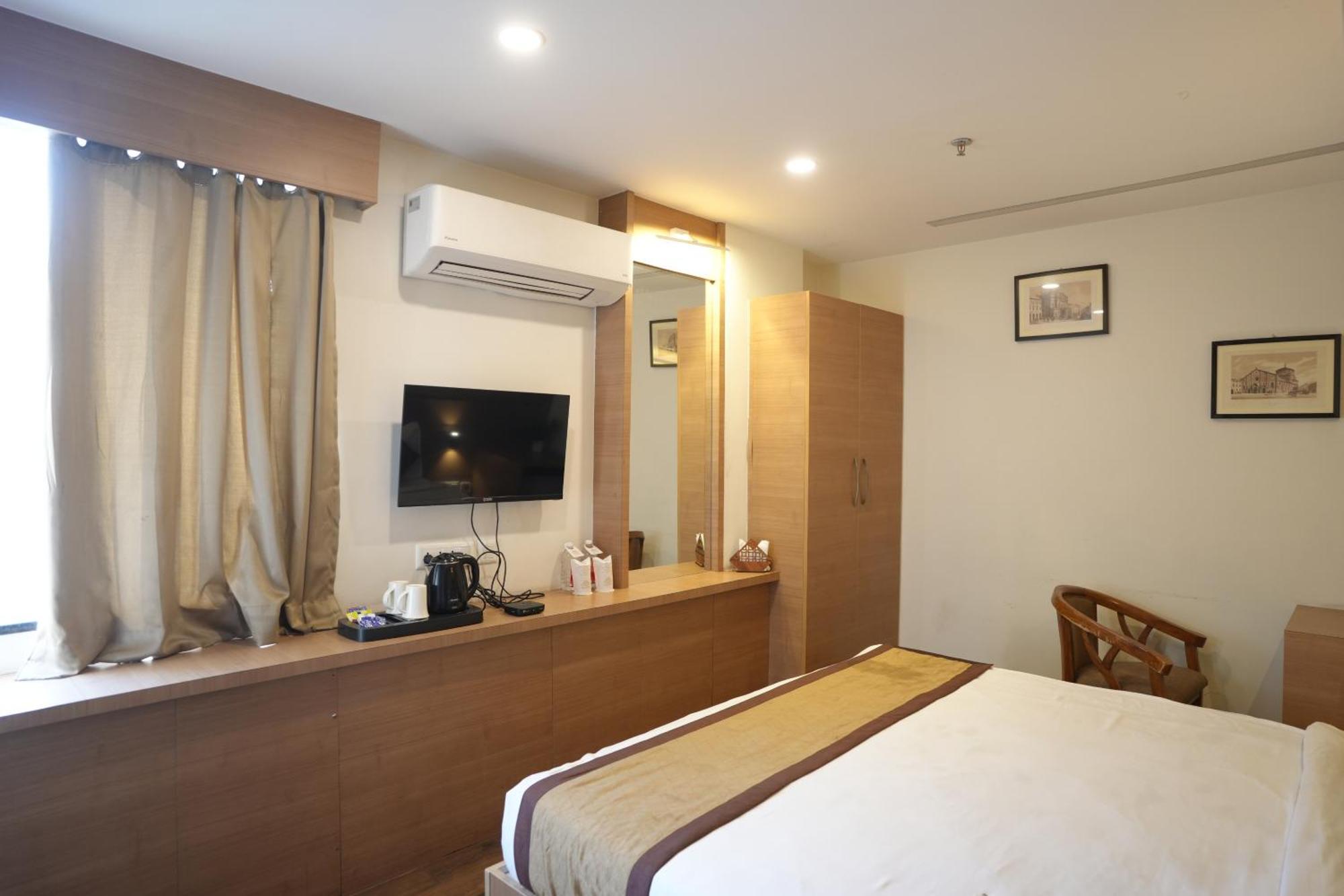 Hotel Silkhouse Premier Danapur Luaran gambar