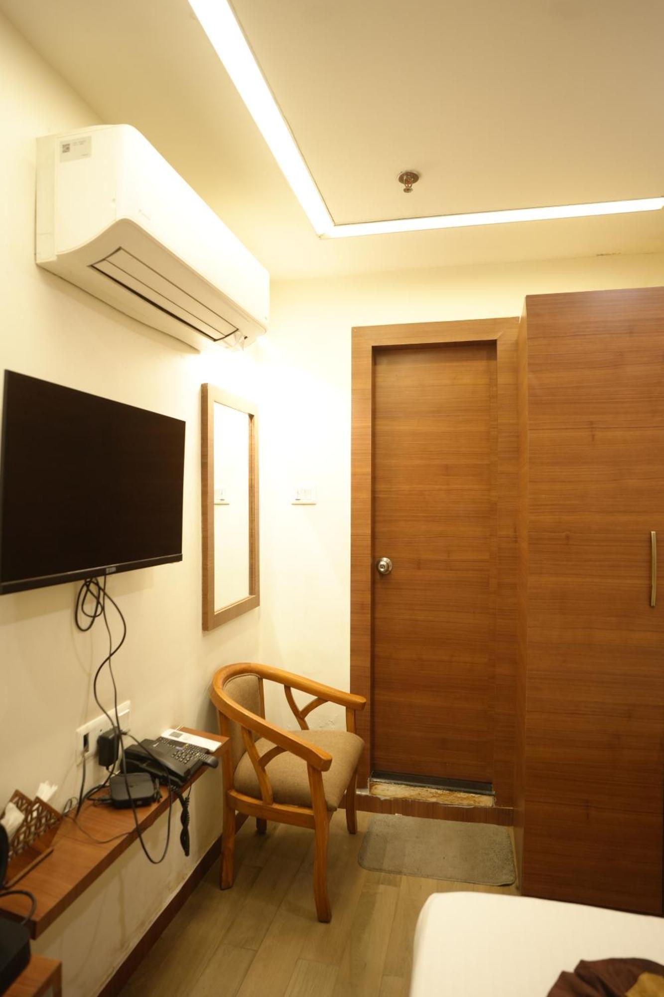 Hotel Silkhouse Premier Danapur Luaran gambar