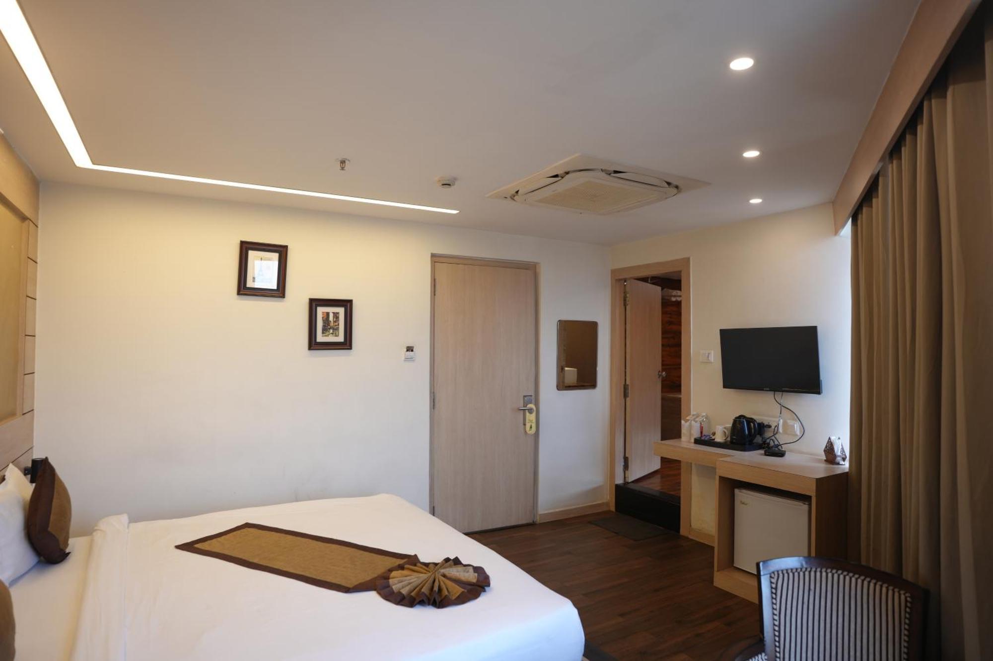 Hotel Silkhouse Premier Danapur Luaran gambar