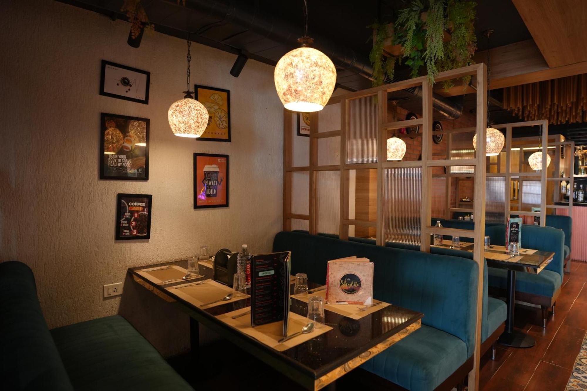 Hotel Silkhouse Premier Danapur Luaran gambar