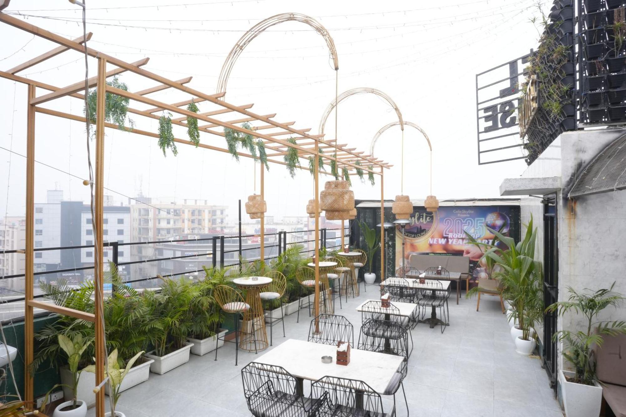 Hotel Silkhouse Premier Danapur Luaran gambar