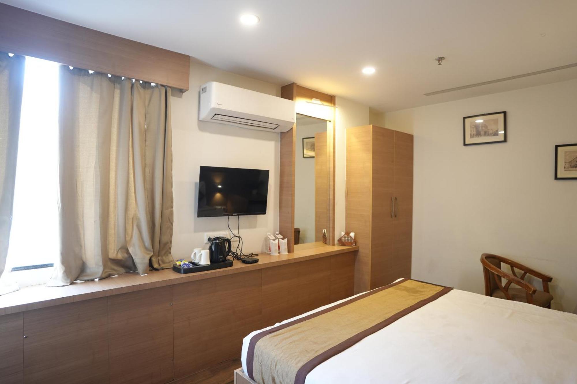 Hotel Silkhouse Premier Danapur Luaran gambar