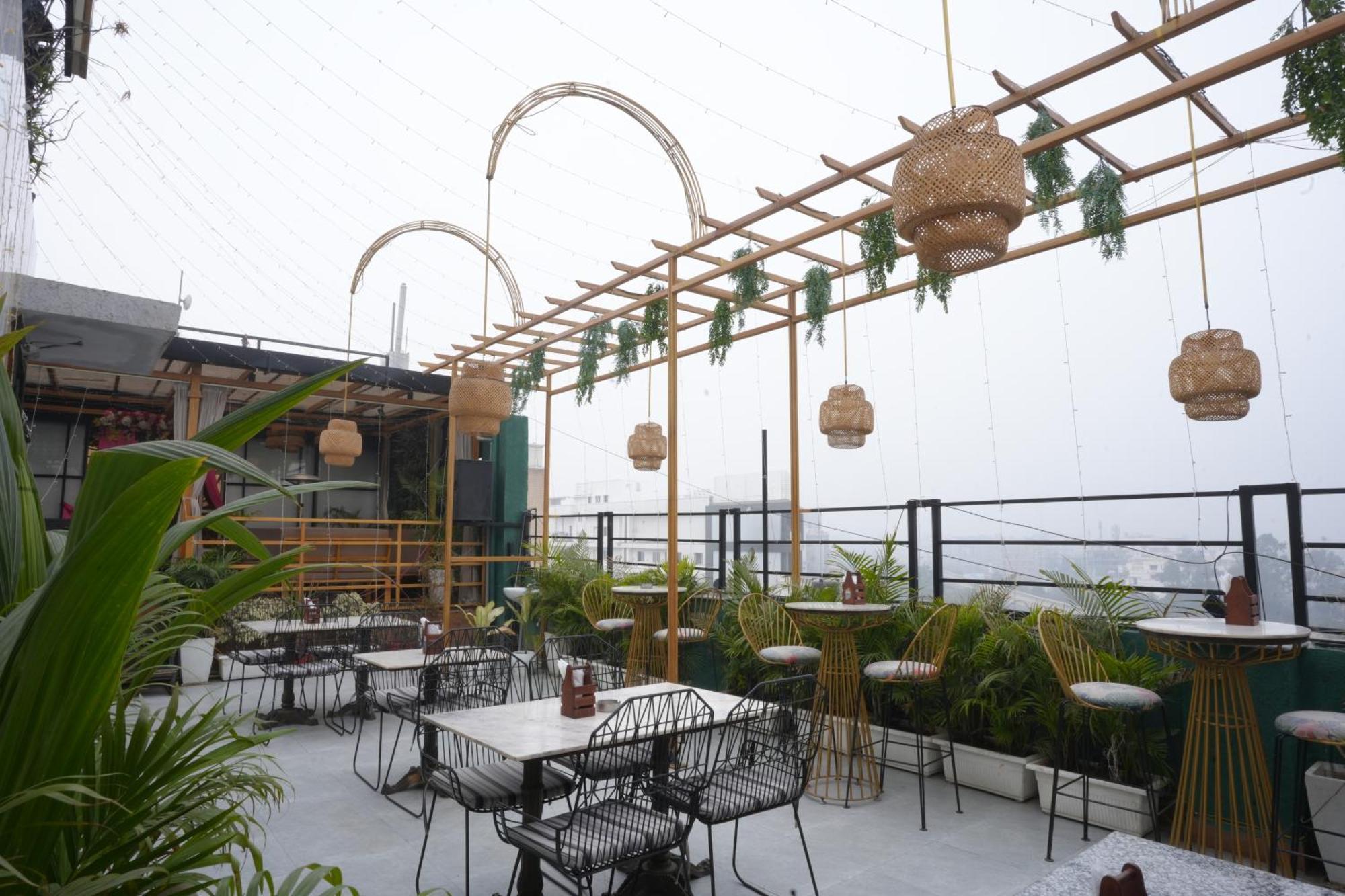 Hotel Silkhouse Premier Danapur Luaran gambar